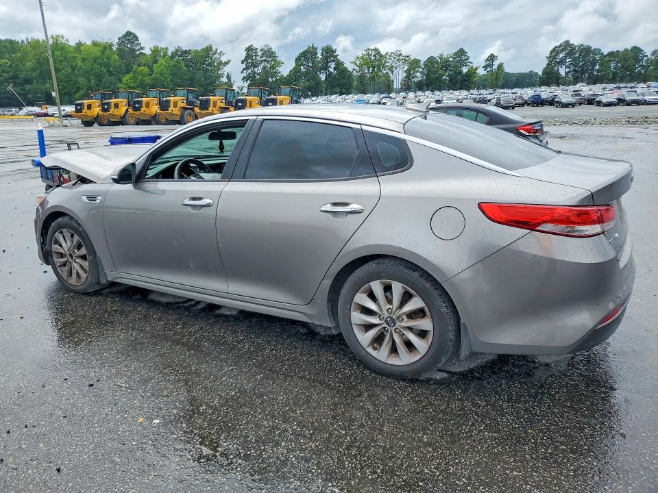 Photo 2 from auction – 2017 KIA OPTIMA with VIN 5XXGU4L38HG139030