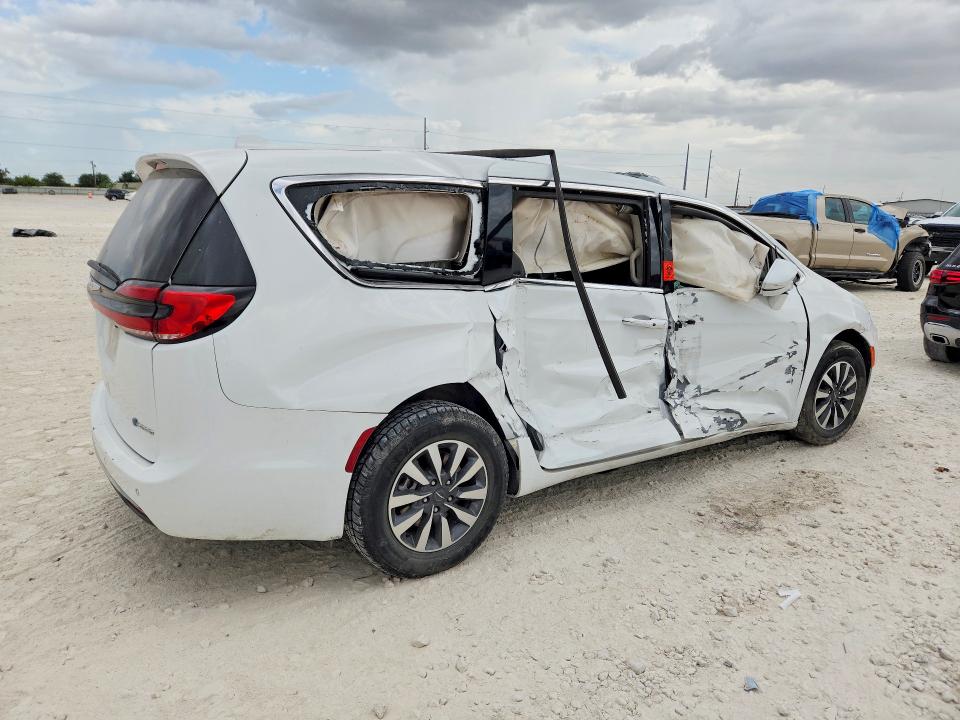 Photo 3 from auction – 2022 CHRYSLER PACIFICA with VIN 2C4RC1L74NR173840