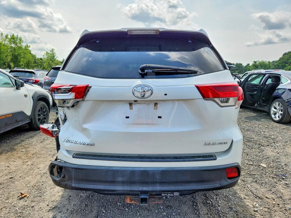 Photo 6 from auction – 2019 TOYOTA HIGHLANDER with VIN 5TDJZRFH1KS567863
