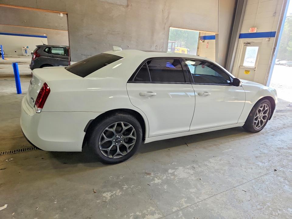 Photo 3 from auction – 2017 CHRYSLER 300 with VIN 2C3CCAGG0HH582660