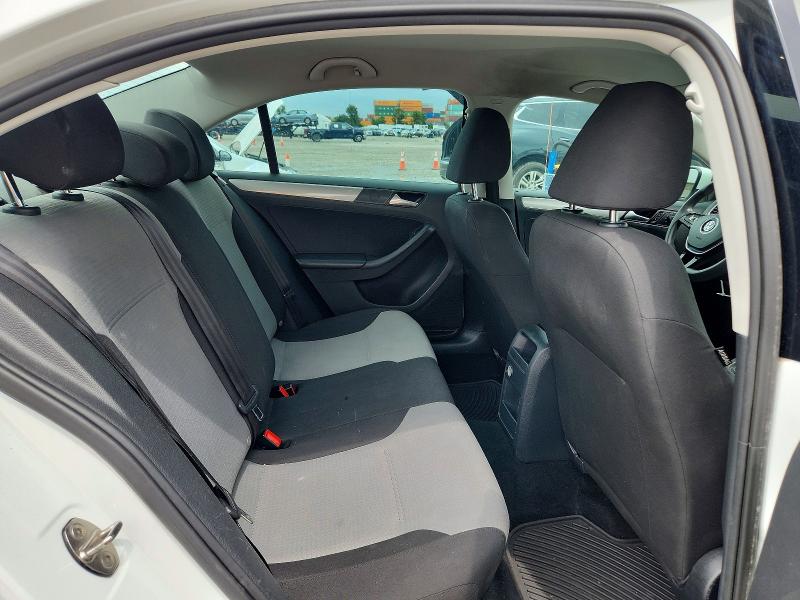 Photo 10 from auction – 2017 VOLKSWAGEN JETTA with VIN 3VW2B7AJ8HM349917
