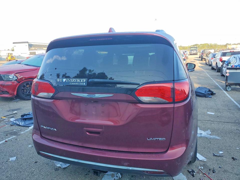 Photo 6 from auction – 2019 CHRYSLER PACIFICA with VIN 2C4RC1GG7KR720136