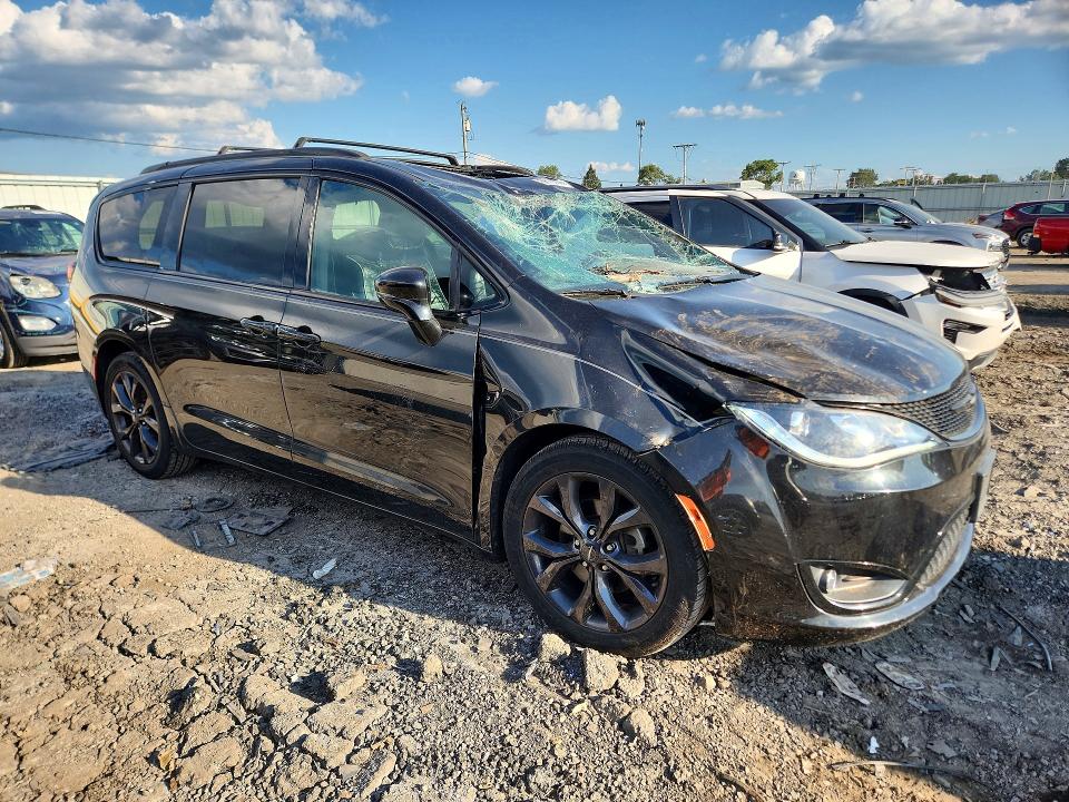 Photo 4 from auction – 2018 CHRYSLER PACIFICA with VIN 2C4RC1GG8JR289269