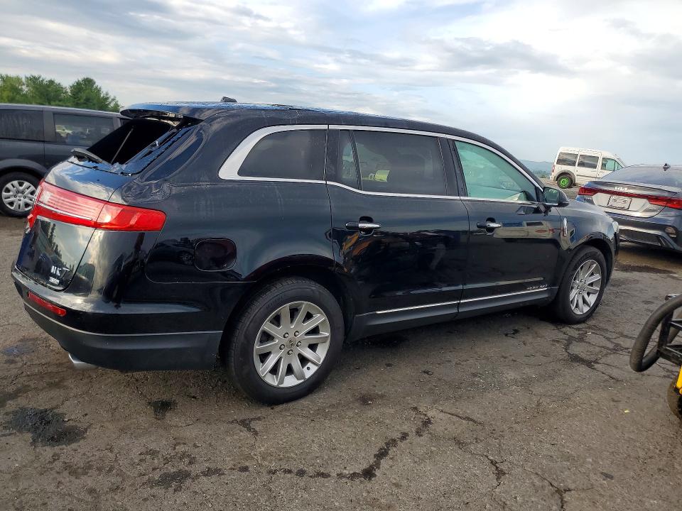 Photo 3 from auction – 2018 LINCOLN MKT with VIN 2LMHJ5NK9JBL01034