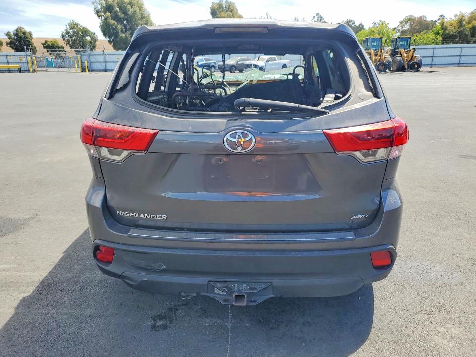 Photo 6 from auction – 2019 TOYOTA HIGHLANDER with VIN 5TDBZRFH3KS929079
