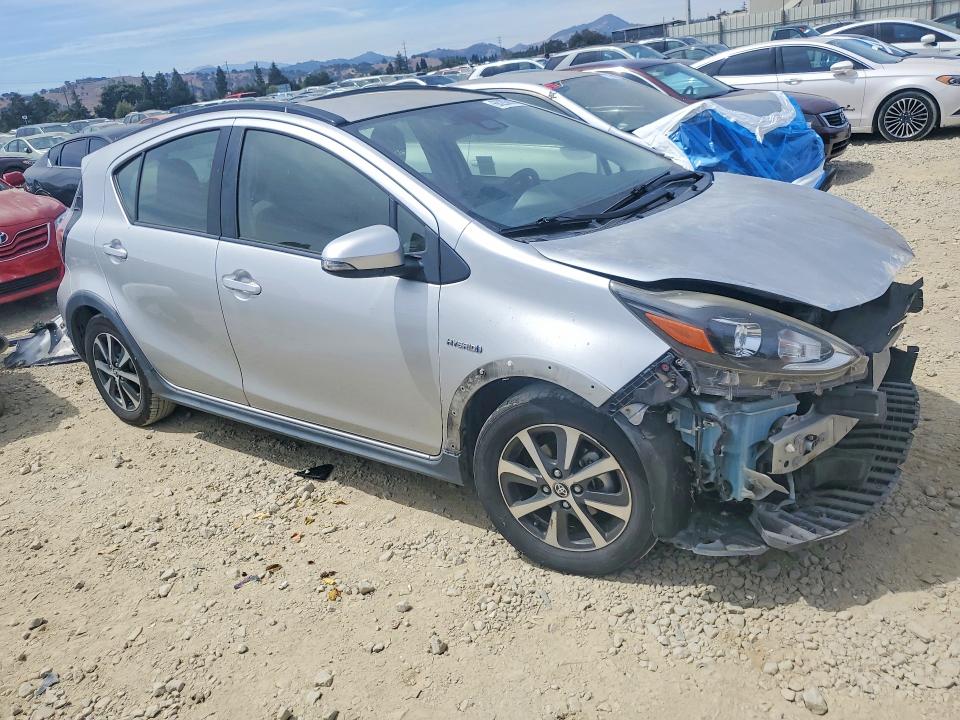 Photo 4 from auction – 2018 TOYOTA PRIUS C with VIN JTDKDTB35J1603382