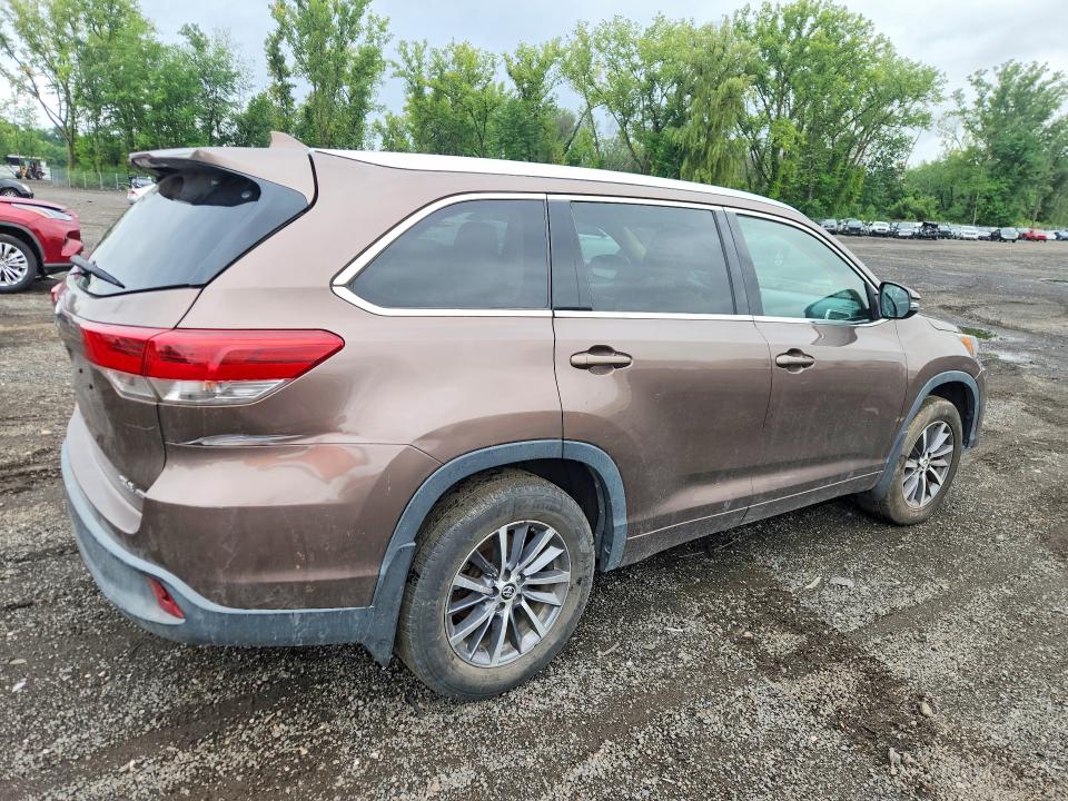 Photo 3 from auction – 2018 TOYOTA HIGHLANDER with VIN 5TDJZRFH1JS902201