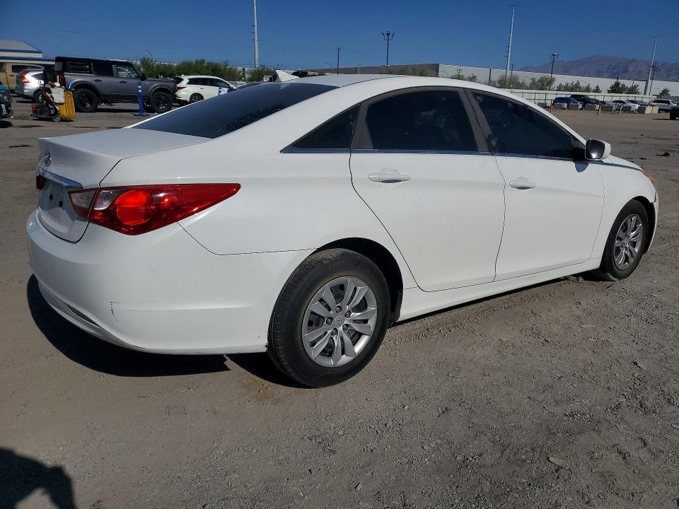 Photo 3 from auction – 2013 HYUNDAI SONATA with VIN 5NPEB4AC2DH532035