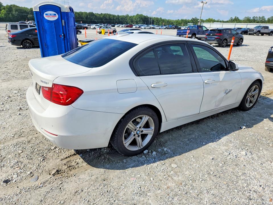 Photo 3 from auction – 2015 BMW 328 with VIN WBA3A5C52FF607180