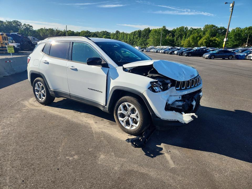 Photo 4 from auction – 2025 JEEP COMPASS with VIN 3C4NJDBN0ST617133
