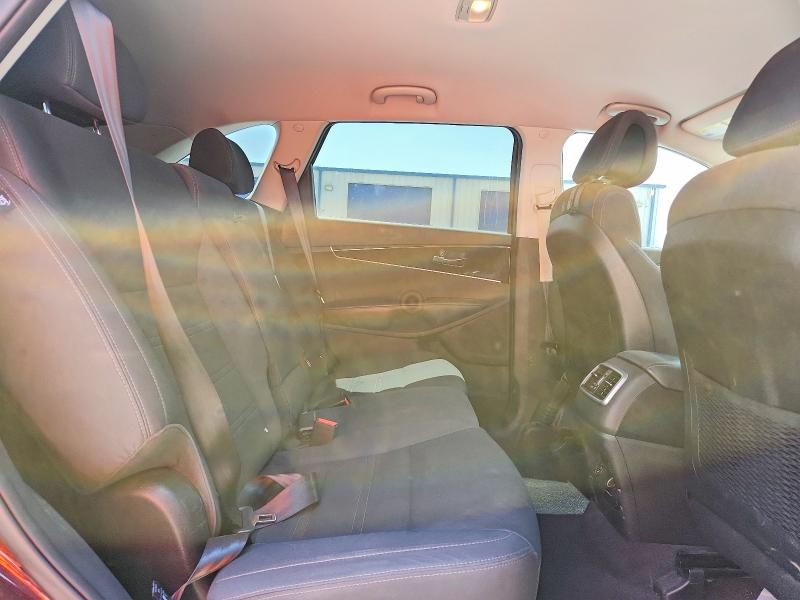 Фото 11 с аукциона – 2016 KIA SORENTO с VIN 5XYPG4A31GG126575