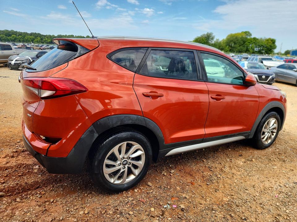Photo 3 from auction – 2017 HYUNDAI TUCSON with VIN KM8J3CA46HU349937