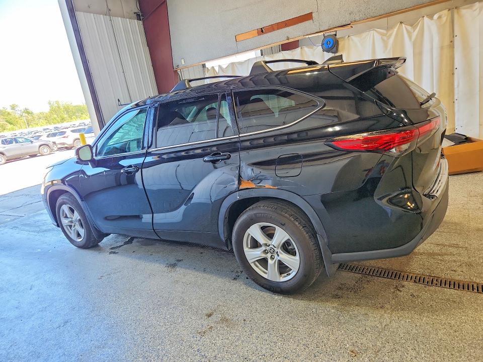Photo 2 from auction – 2022 TOYOTA HIGHLANDER with VIN 5TDZZRAH6NS097392