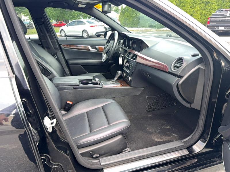 Photo 5 from auction – 2013 MERCEDES-BENZ C with VIN WDDGF8AB9DR283579