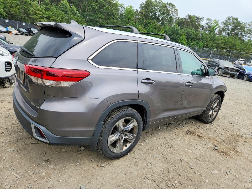 Photo 3 from auction – 2018 TOYOTA HIGHLANDER with VIN 5TDDZRFH8JS885782