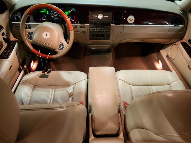 Photo 8 from auction – 2004 LINCOLN TOWN CAR with VIN 1LNHM83W84Y665527