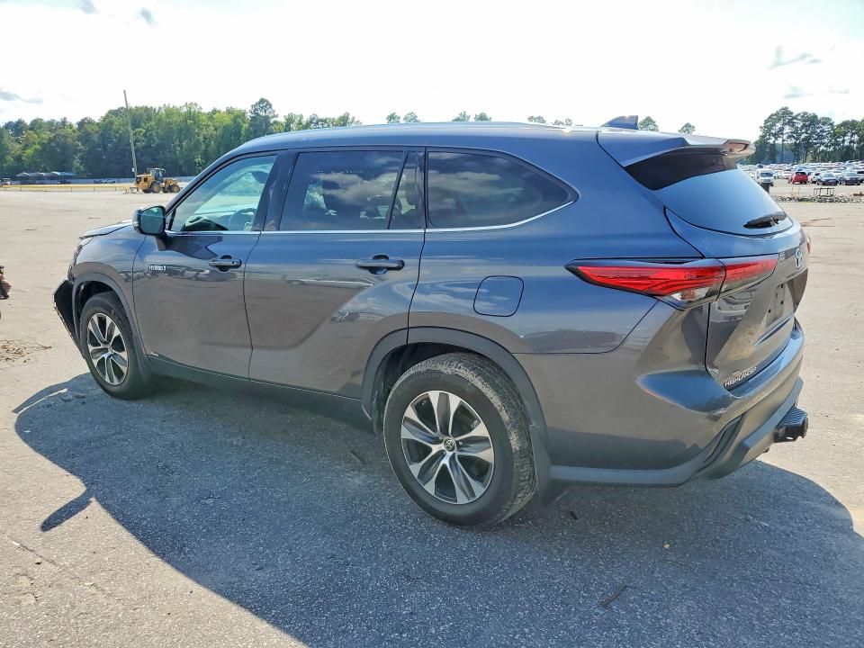 Photo 2 from auction – 2021 TOYOTA HIGHLANDER with VIN 5TDGBRCH2MS517043