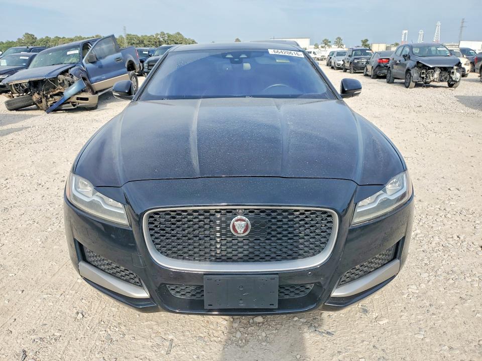 Photo 5 from auction – 2017 JAGUAR XF with VIN SAJBL4BN8HCY43875