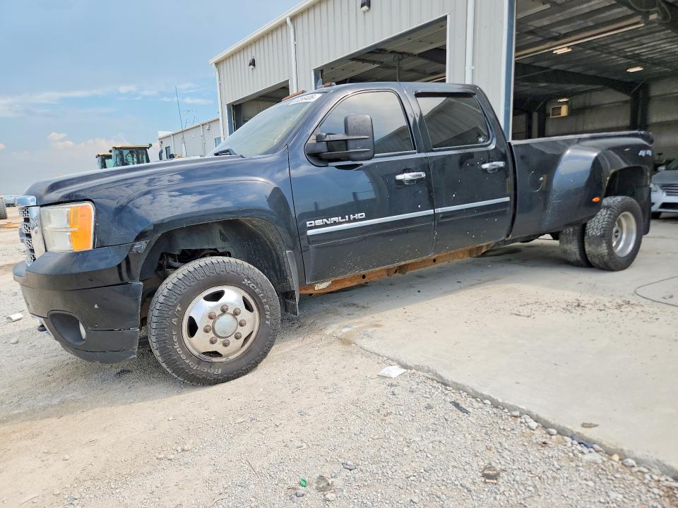 GMC SIERRA 2013 with VIN 1GT426C85DF140709 - Photo from auction