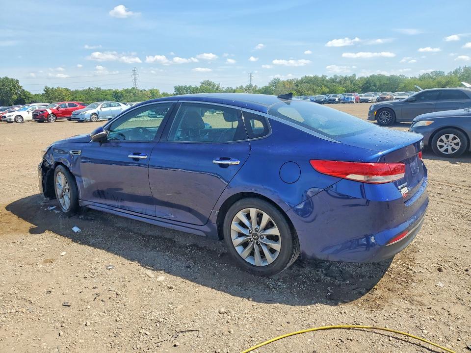 Photo 2 from auction – 2017 KIA OPTIMA with VIN 5XXGU4L31HG152279