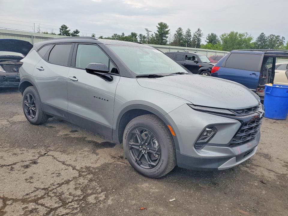 Photo 4 from auction – 2025 CHEVROLET BLAZER with VIN 3GNKBHR42SS271085