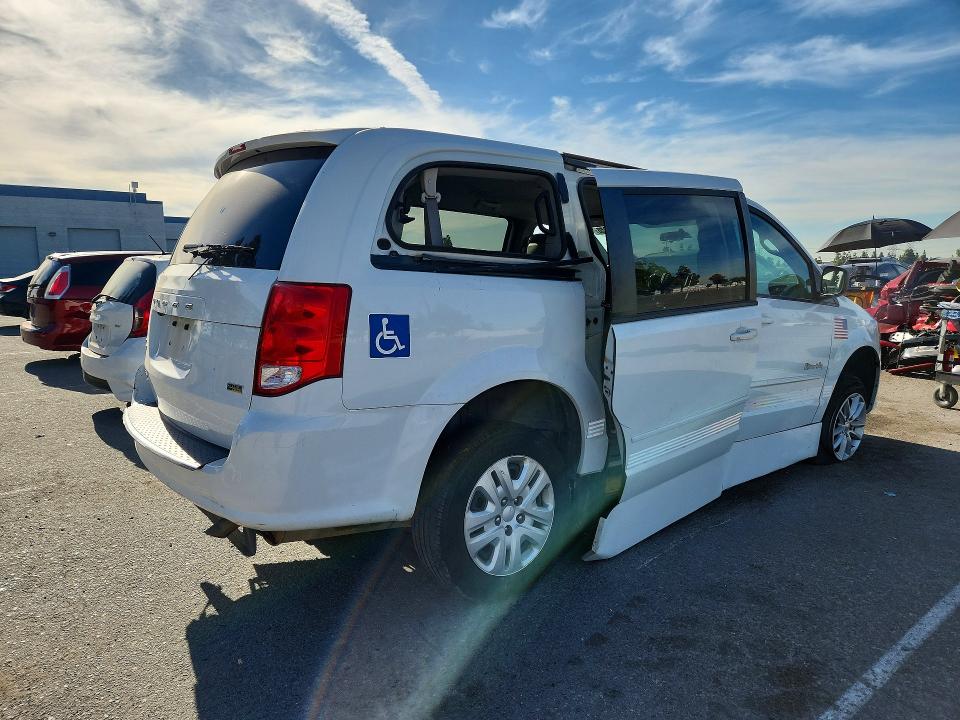 Photo 3 from auction – 2017 DODGE GRAND CARAVAN with VIN 2C4RDGBG3HR768023