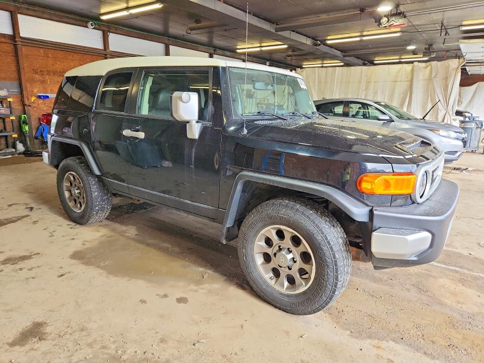 Снимка 4 от търг – 2013 TOYOTA FJ CRUISER с VIN JTEBU4BF9DK165234