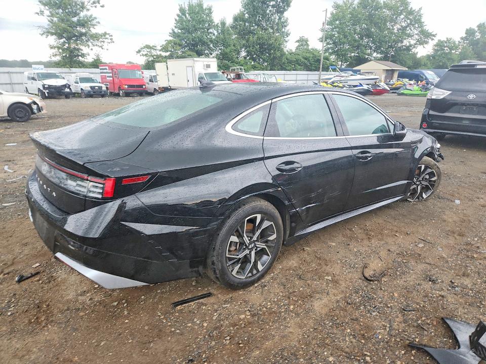 Снимка 3 от търг – 2025 HYUNDAI SONATA с VIN KMHL64JA2SA478584