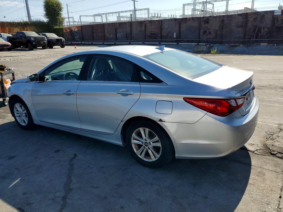 Photo 2 from auction – 2013 HYUNDAI SONATA with VIN 5NPEB4AC5DH673181