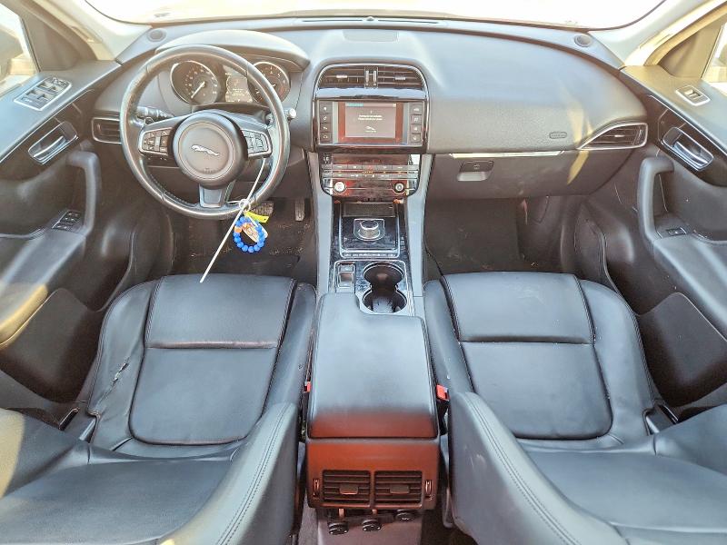 Photo 8 from auction – 2017 JAGUAR F-PACE with VIN SADCJ2BV3HA063540