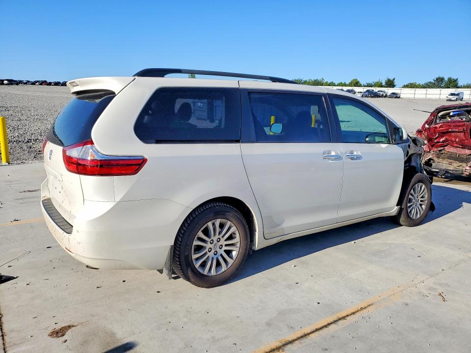 Photo 3 from auction – 2017 TOYOTA SIENNA with VIN 5TDYZ3DC5HS829900