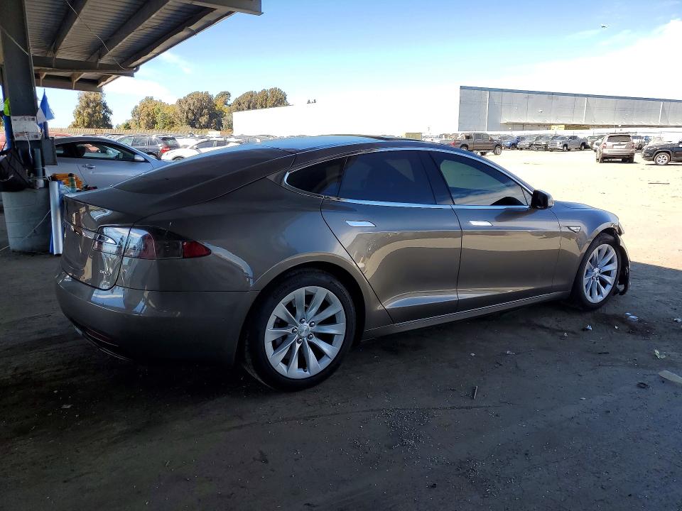 Photo 3 from auction – 2016 TESLA MODEL S with VIN 5YJSA1E27GF149278