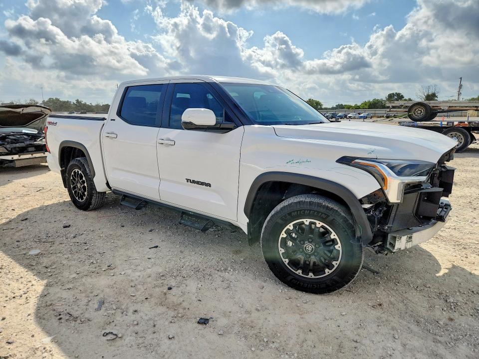 Photo 4 from auction – 2026 TOYOTA TUNDRA with VIN 5TFLA5DB3TX376495