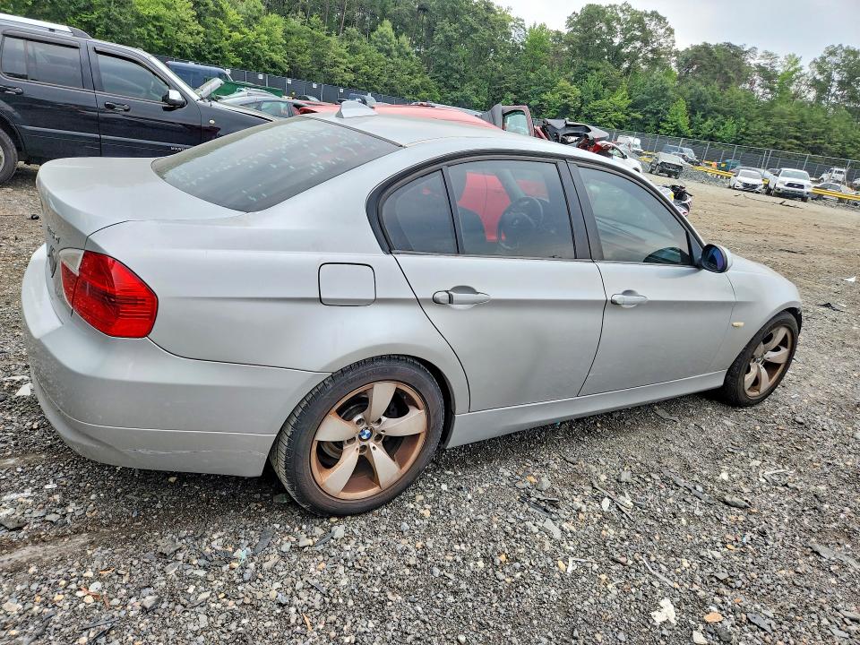 Photo 3 from auction – 2006 BMW 325 with VIN WBAVD13576KV06507