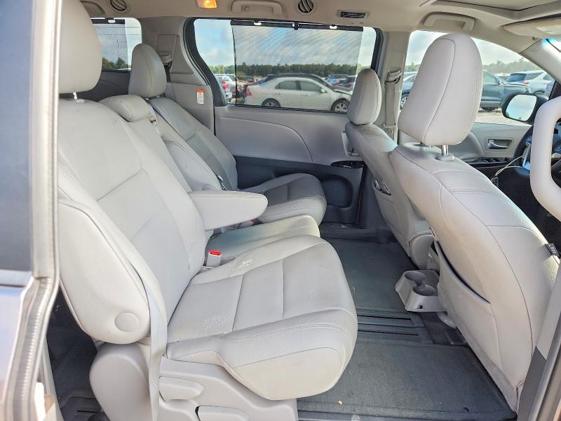 Снимка 11 от търг – 2017 TOYOTA SIENNA с VIN 5TDYZ3DC8HS842835