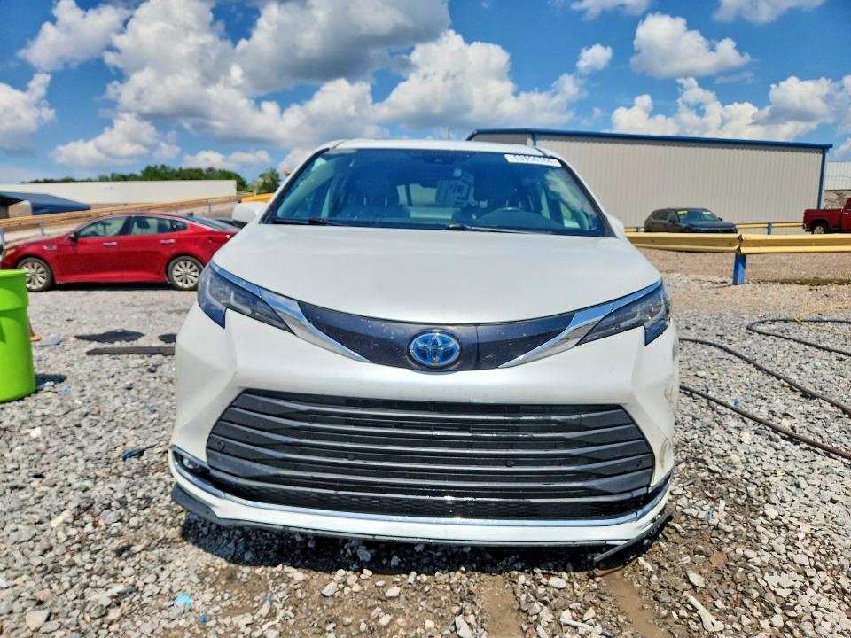 Photo 5 from auction – 2022 TOYOTA SIENNA with VIN 5TDYRKEC8NS088100