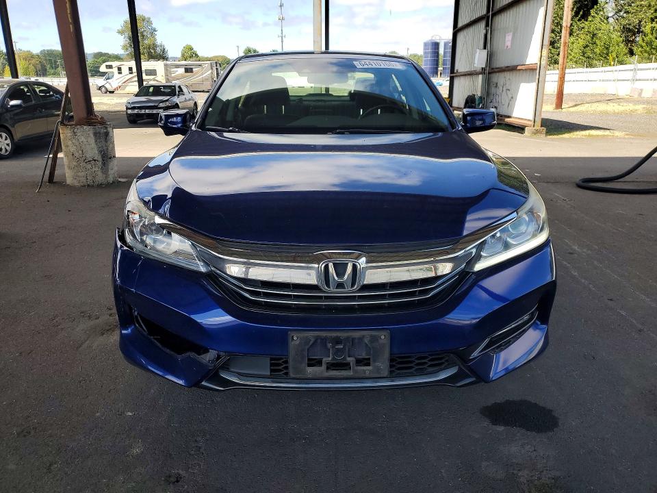 Photo 5 from auction – 2017 HONDA ACCORD with VIN JHMCR6F56HC024126