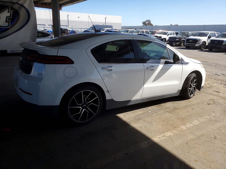 Photo 3 from auction – 2012 CHEVROLET VOLT with VIN 1G1RD6E40CU102382