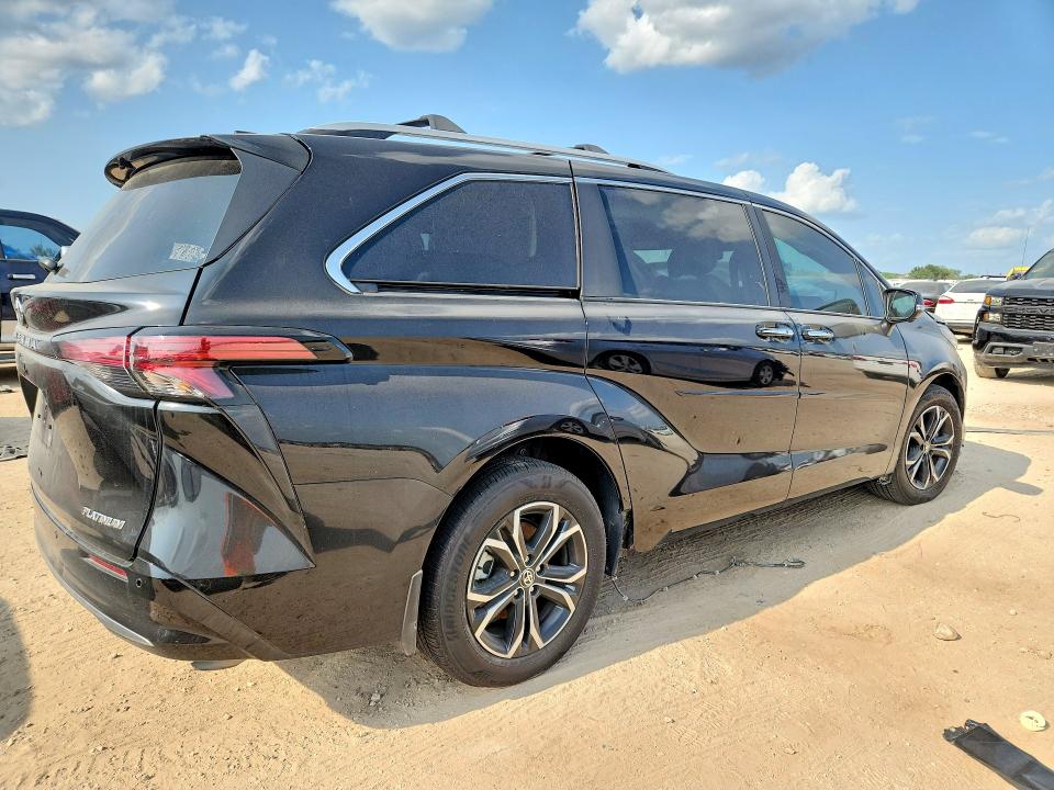 Photo 3 from auction – 2025 TOYOTA SIENNA with VIN 5TDESKFC6SS205352