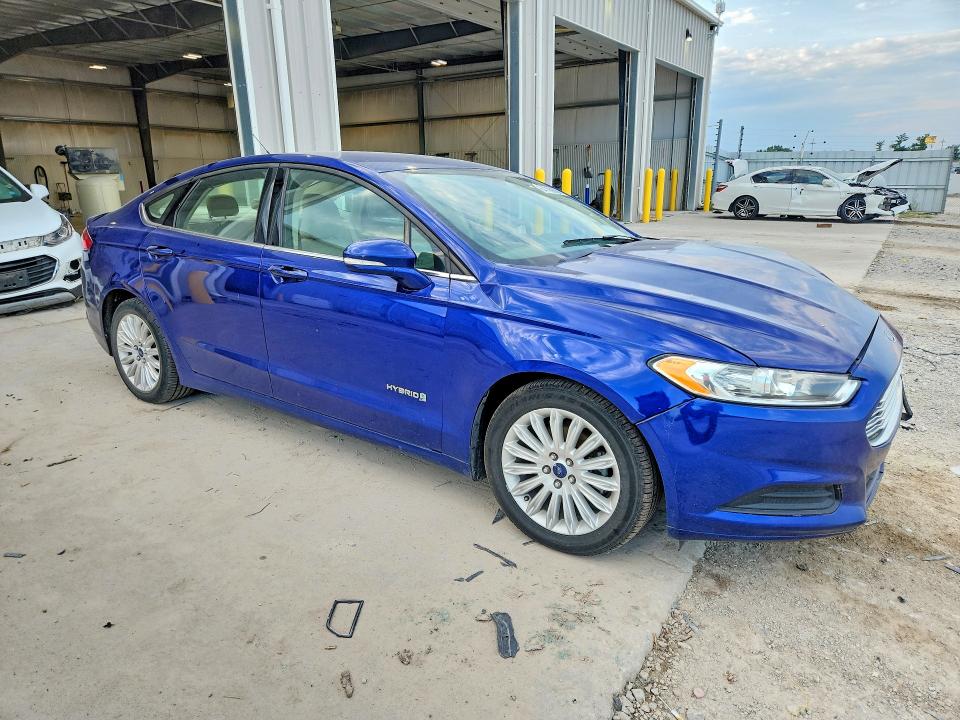 Photo 4 from auction – 2016 FORD FUSION with VIN 3FA6P0LU7GR388235