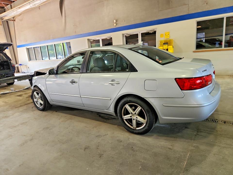 Photo 2 from auction – 2010 HYUNDAI SONATA with VIN 5NPET4AC0AH581033