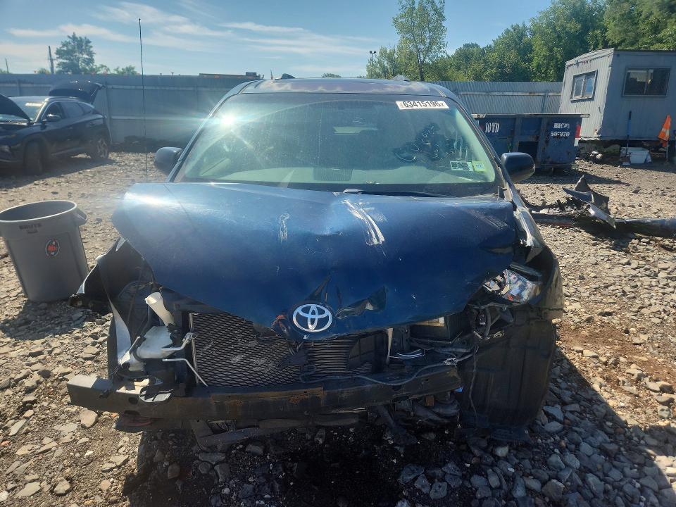 Photo 5 from auction – 2012 TOYOTA SIENNA with VIN 5TDYK3DC6CS272556