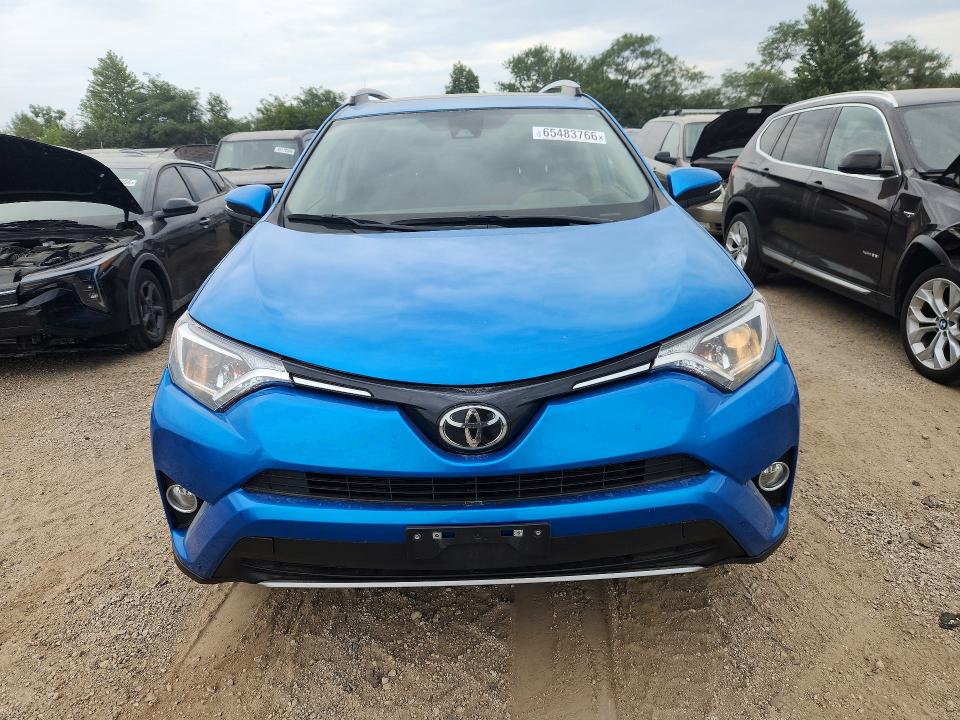 Photo 5 from auction – 2017 TOYOTA RAV4 with VIN JTMRFREV6HD213828