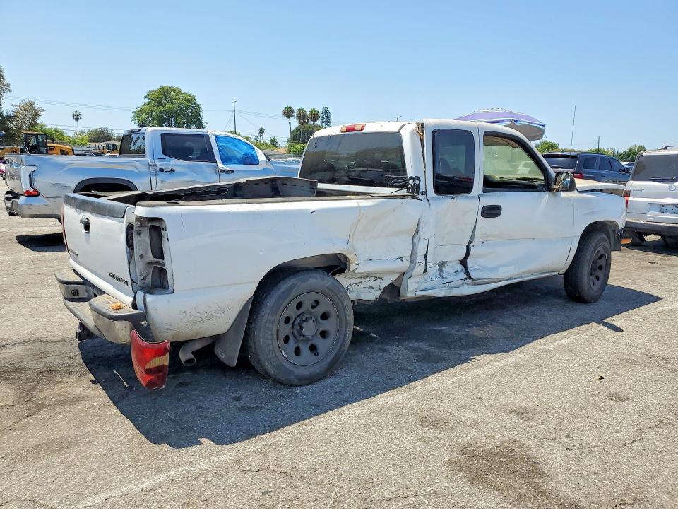 Photo 3 from auction – 2005 CHEVROLET SILVERADO with VIN 2GCEC19V151350962