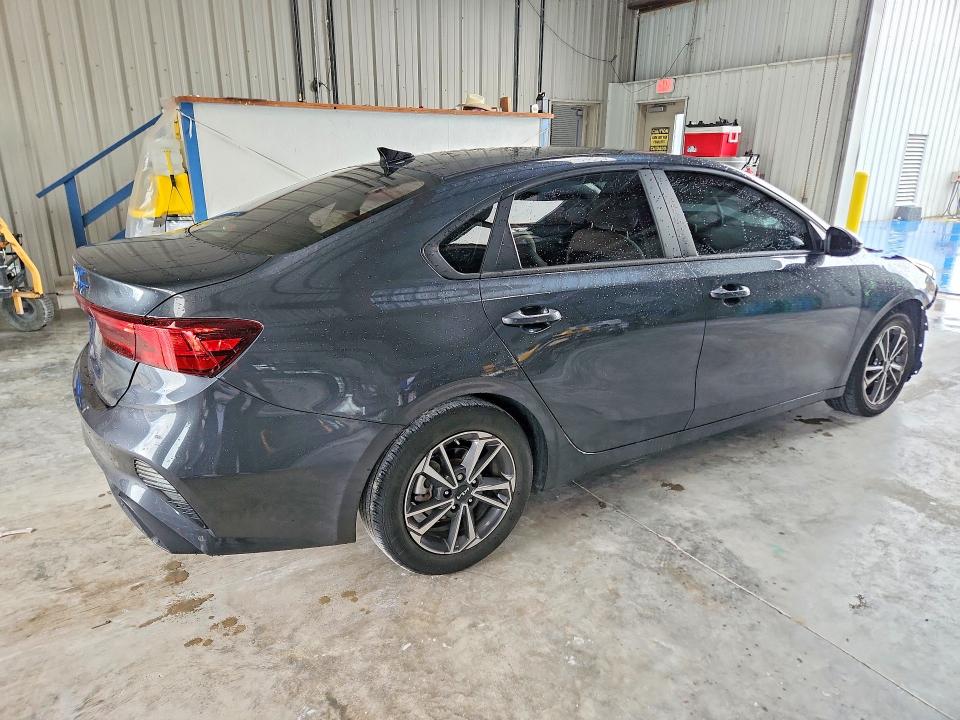 Фото 3 с аукциона – 2023 KIA FORTE с VIN 3KPF24AD1PE643262