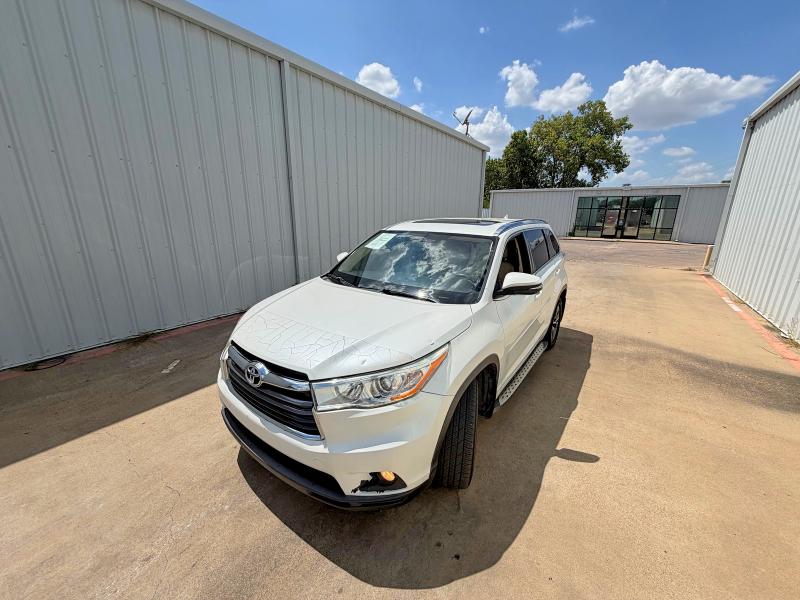Photo 2 from auction – 2016 TOYOTA HIGHLANDER with VIN 5TDKKRFH9GS155738