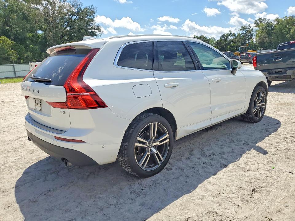 Photo 3 from auction – 2019 VOLVO XC60 with VIN LYV102DK3KB280658