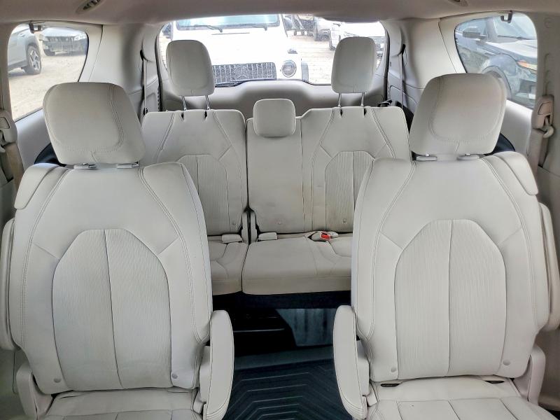 Фото 10 с аукциона – 2017 CHRYSLER PACIFICA с VIN 2C4RC1DG1HR592683