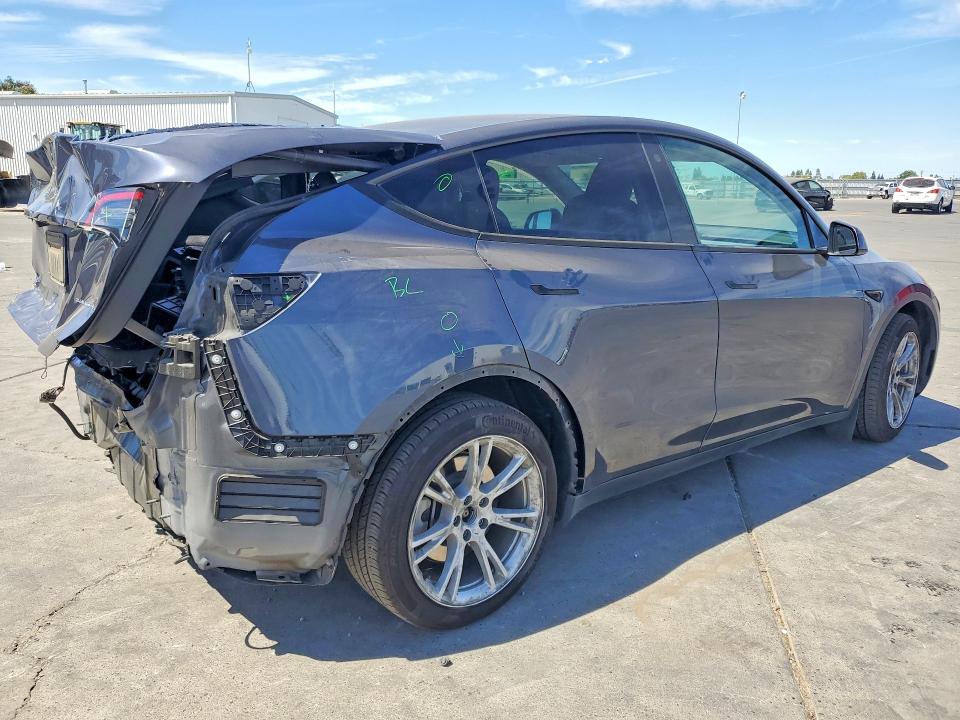 Photo 3 from auction – 2023 TESLA MODEL Y with VIN 7SAYGAEE0PF738551