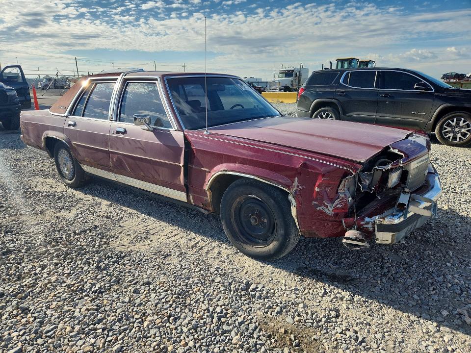 Photo 4 from auction – 1988 FORD CROWN VICTORIA with VIN 2FABP73F3JX141117